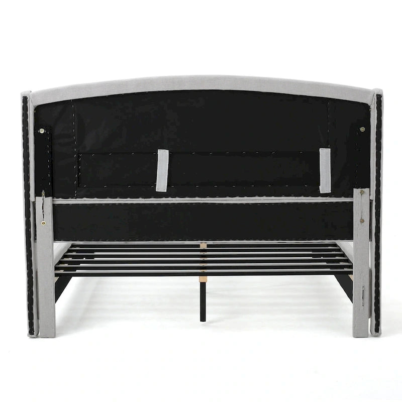 Lit plateforme moderne capitonné de taille King avec tête de lit capitonnée