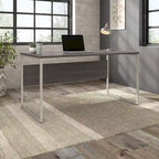 Bureau informatique avec pieds en métal et gestion des câbles