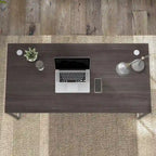 Bureau informatique avec pieds en métal et gestion des câbles