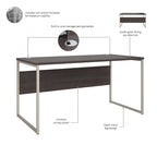 Bureau informatique avec pieds en métal et gestion des câbles