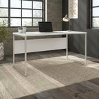 Bureau informatique avec pieds en métal et gestion des câbles