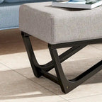 Banc-ottoman en tissu capitonné avec pieds en bois courbé
