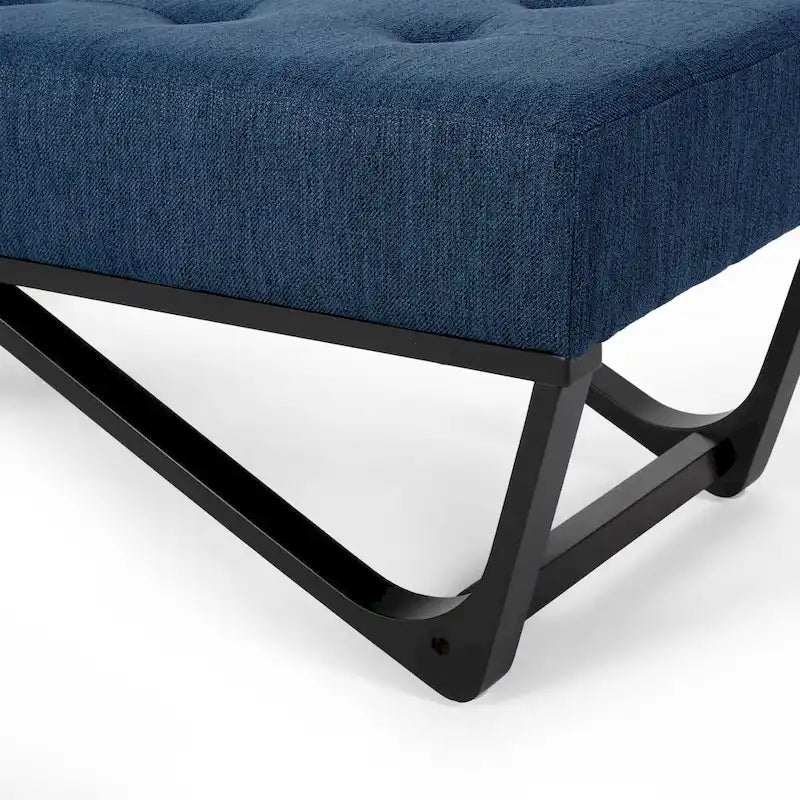 Banc-ottoman en tissu capitonné avec pieds en bois courbé
