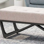 Banc-ottoman en tissu capitonné avec pieds en bois courbé