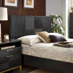 Ensemble de chambre à coucher 5 pièces Chevron sculpté – Lit à panneaux de bois, commode, miroir et tables de chevet