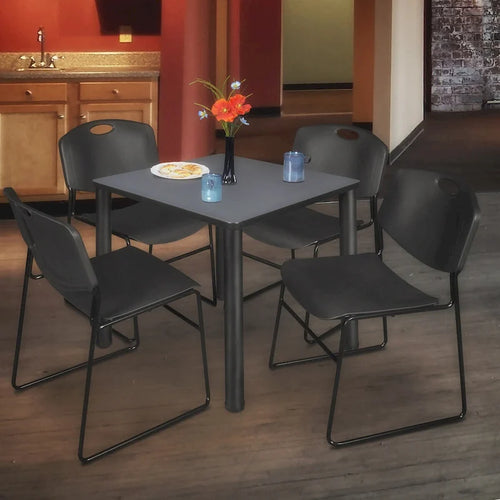 Ensemble table de salle de repos carrée 30 po avec 4 chaises empilables noires – Qualité commerciale