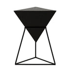 Table d'appoint géométrique triangulaire avec plateau en bois et base en métal
